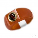 Moderne ring af garnet, rød-brun jade og 14 kt guld